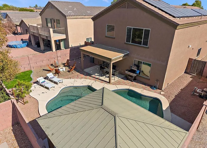 Villa Float Fun Retreat Pool Hot Tub Fire Pit Foosball Pool Table *